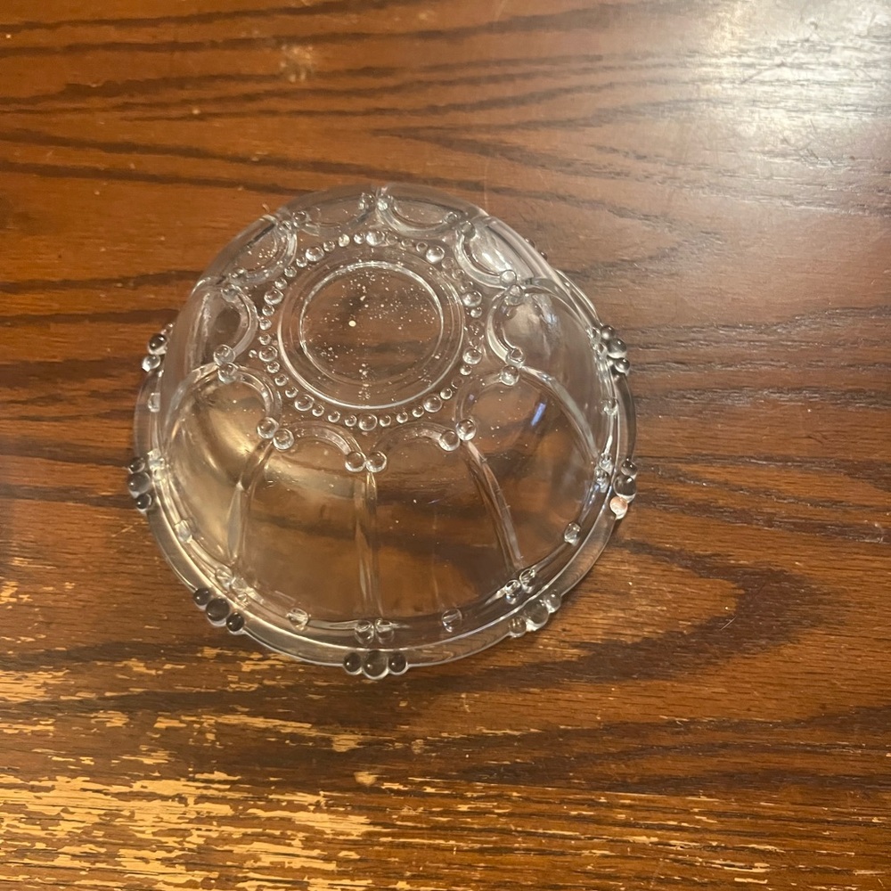 Vintage Elegant Clear Glass Lidded Dish - Picture 3 of 5